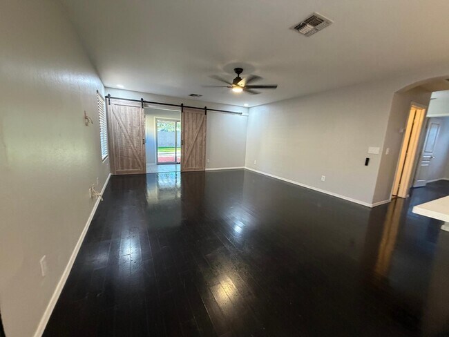 Building Photo - 1945 E Aloe Pl