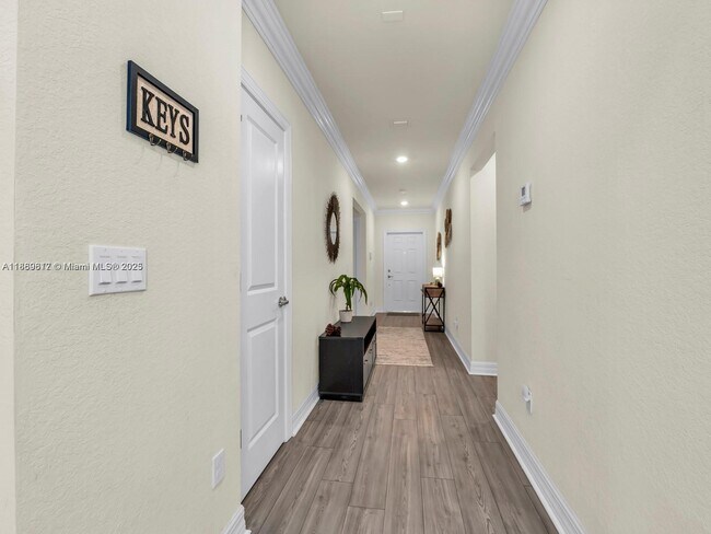 Building Photo - 3041 Hibiscus Ave