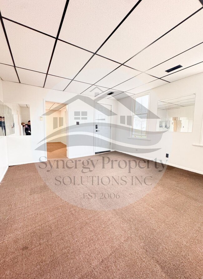 Building Photo - Broadway 62 - 62 1/2