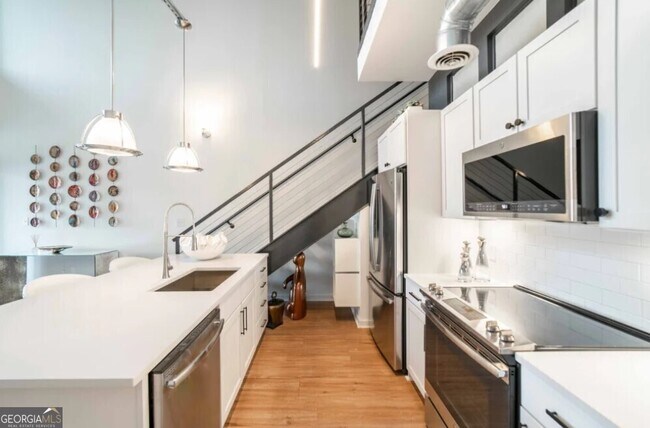 Building Photo - 230 18th St NW