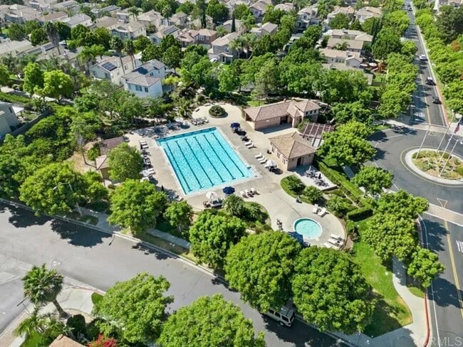 Building Photo - Updated with Pool, 3 Bd 2.5 Ba Chula Vista...