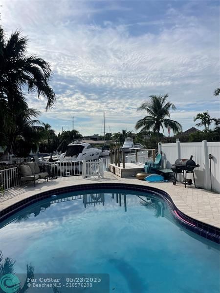 Primary Photo - 2708 NE 14th Street Causeway