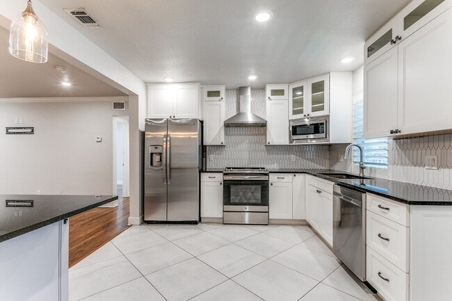 Building Photo - 488-EO