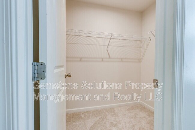 Building Photo - 2057 Westchester Dr