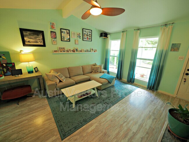 Building Photo - 8700 Soho Dr