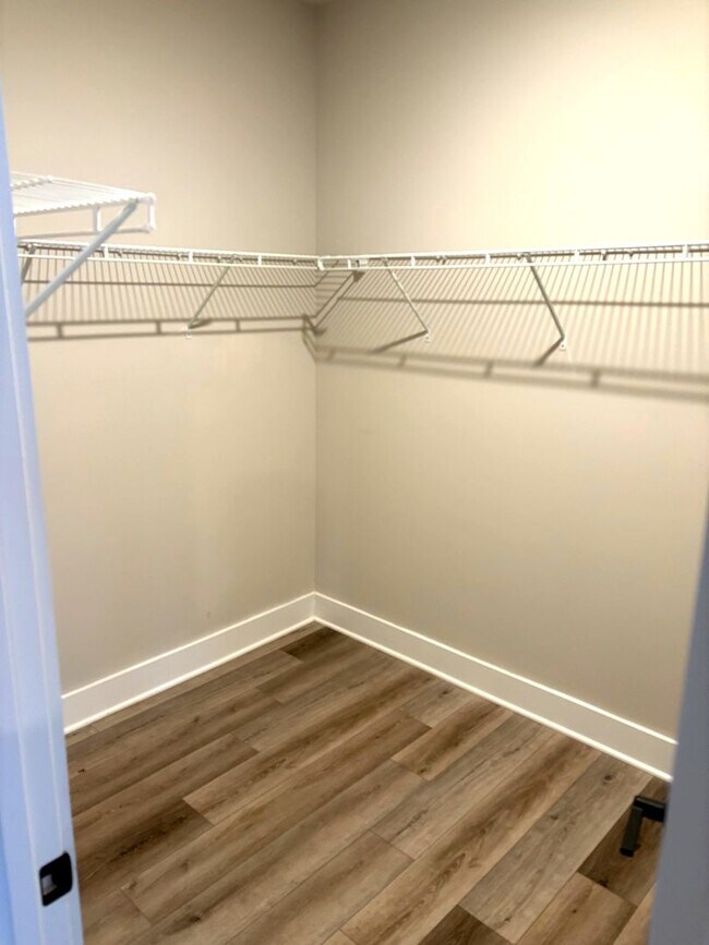 Building Photo - End-Unit Townhome w/3BR + 2-Car Garage + Balcony