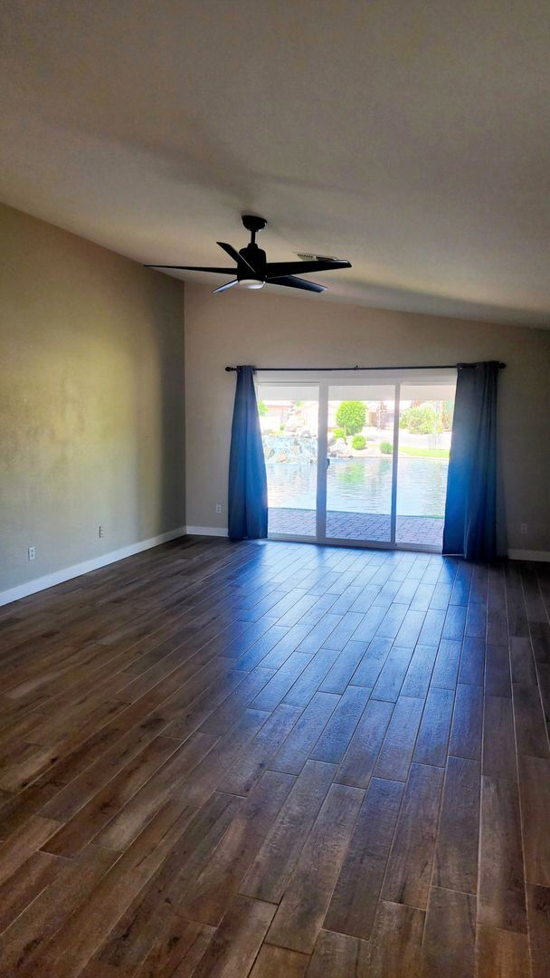 Building Photo - Waterfront living in Chandler!