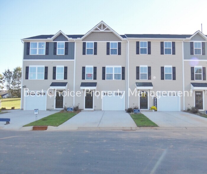 Primary Photo - 404 Brookshade Way
