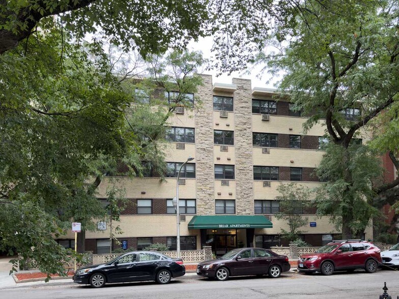 Primary Photo - 515 W Briar Pl