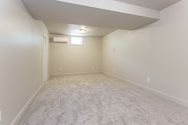 Building Photo - 220 Konawa Ln