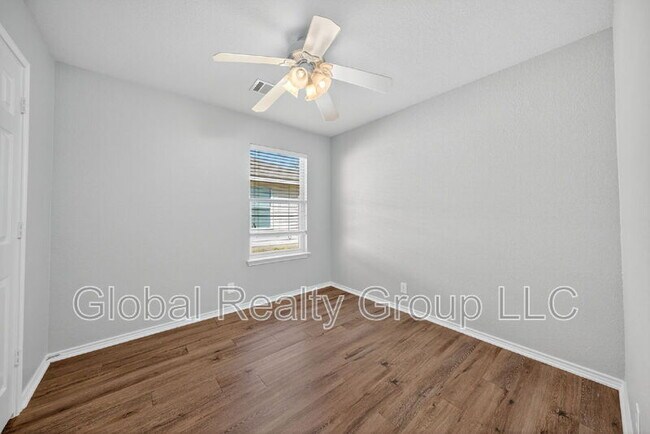 Building Photo - 113 Bronco Bend