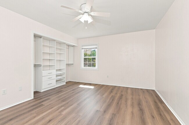 Building Photo - 12823 Holiday Ln
