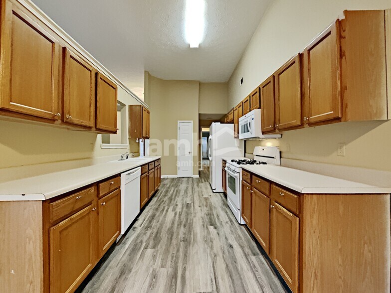 Building Photo - 2143 Andrewood Pl