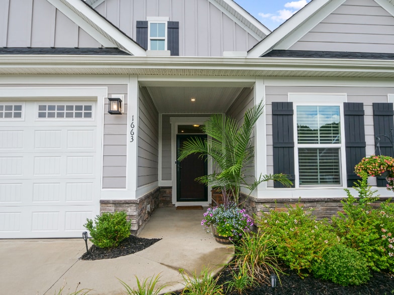 Building Photo - 1663 Jessamine Dr