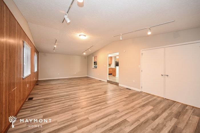 Building Photo - 1663 W Kemper Rd