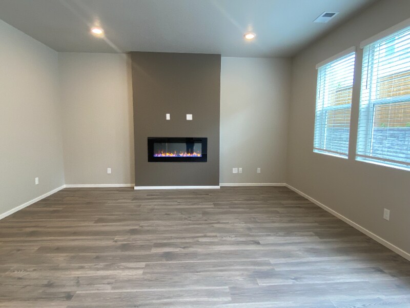 Building Photo - 3550 SW Snowberry Ave