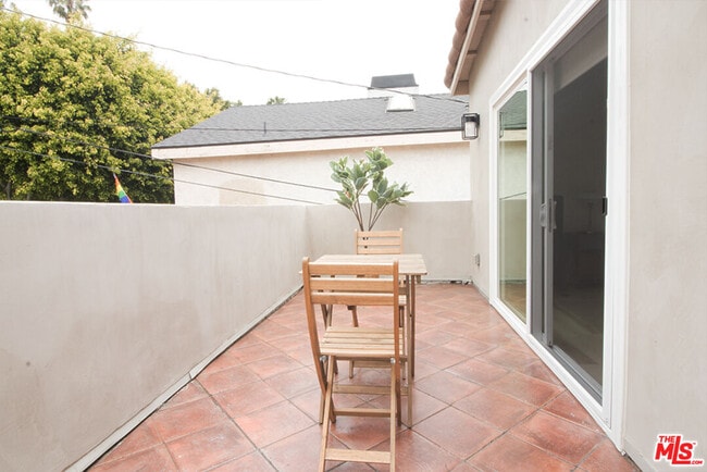 Building Photo - 9042 Phyllis Ave