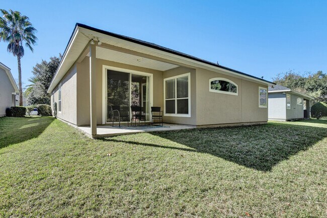 Building Photo - Great 4 bedroom/ 3 bathroom home in St Johns Golf and Country club for rent!