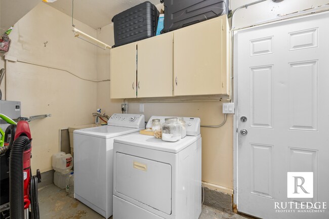 Building Photo - REMODELED! 3 Bed/2 Bath Home in Central Point