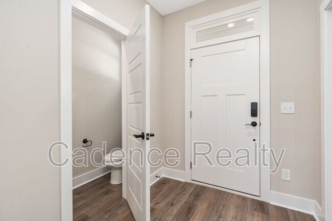 Building Photo - 1709 Perimeter Lp