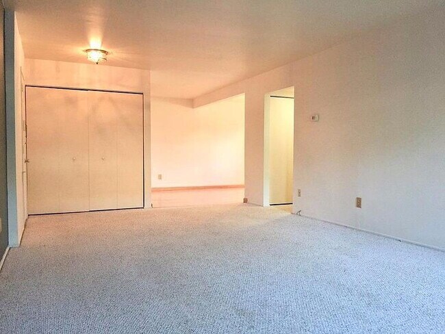 Building Photo - "Glamorous 2-Bedroom Condo with Fireplace ...