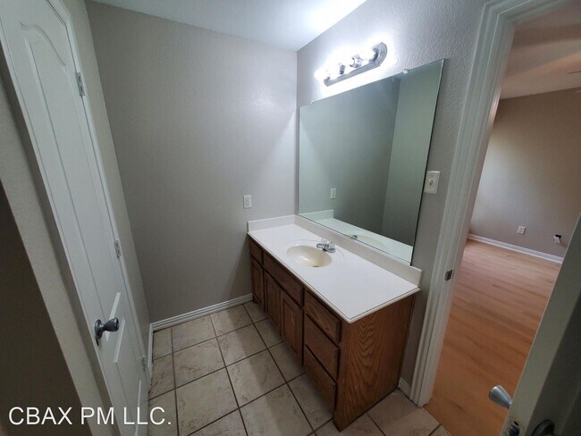 Building Photo - 3 br, 2 bath House - 504 E Buffalo St