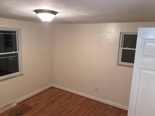 Building Photo - 4268 Sample Ct