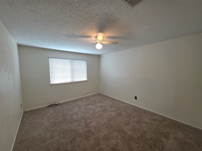 Building Photo - 2114 Greenbriar Colony Dr