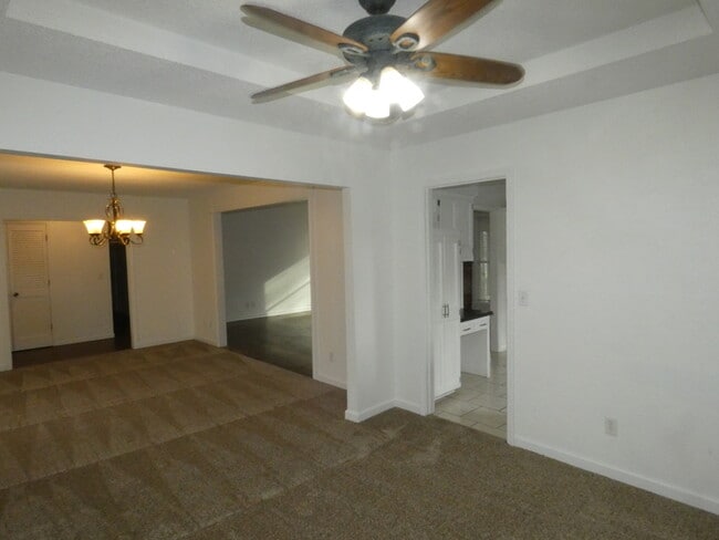 Building Photo - Beautiful Home in North Kansas City School District!