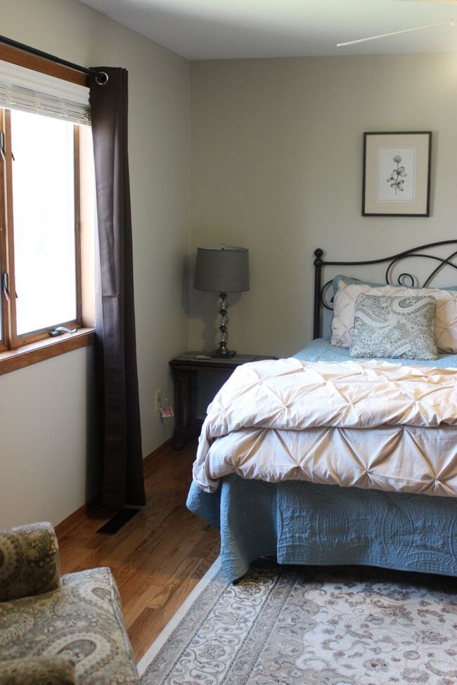 Building Photo - Main Floor Living - Updated 2021 - 5 Min from Mayo