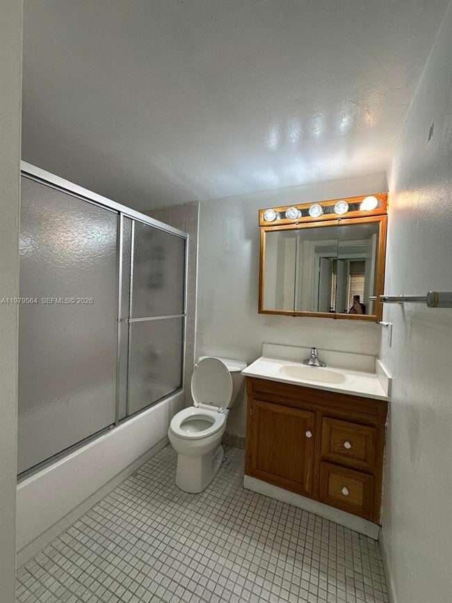 Building Photo - 9170 Fontainebleau Blvd