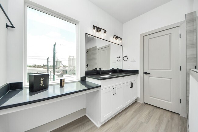 Building Photo - 5302 Kindred Gdn Ln