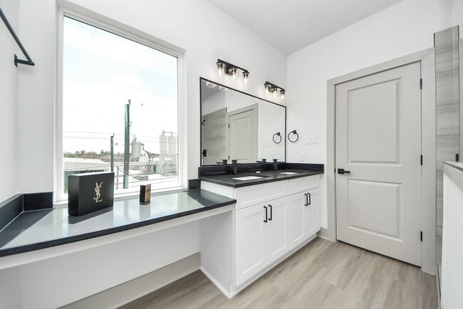 Building Photo - 5303 Kindred Gdn Ln