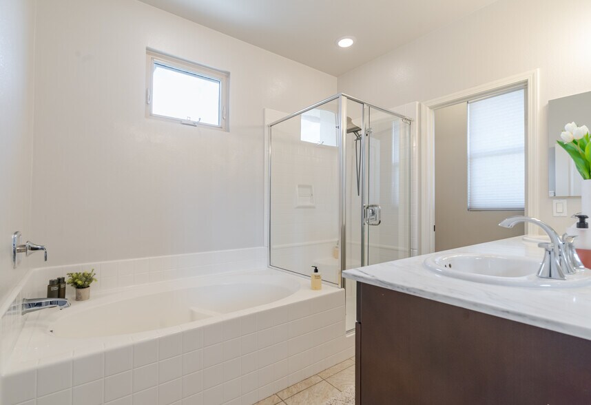 Building Photo - 12017 Rock Creek Ct