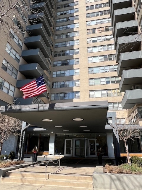 Building Photo - 6301 N Sheridan Rd