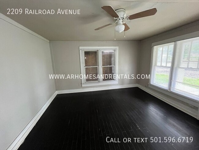 Building Photo - 2209 Railroad Ave