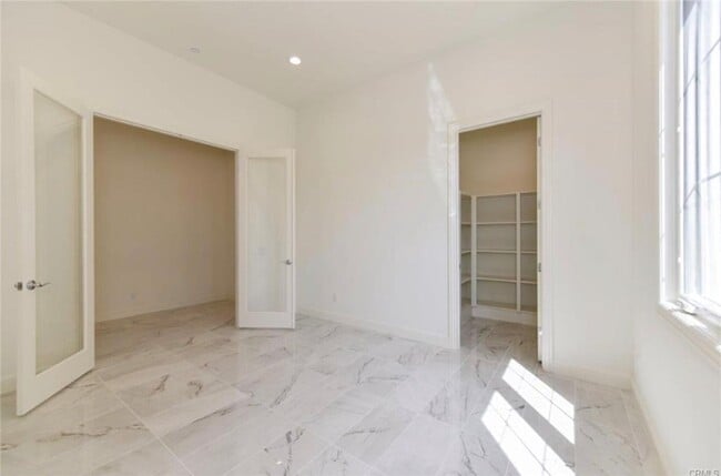 Building Photo - 105 Spacial