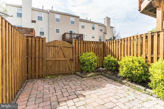 Building Photo - 1025 Simsbury Ct