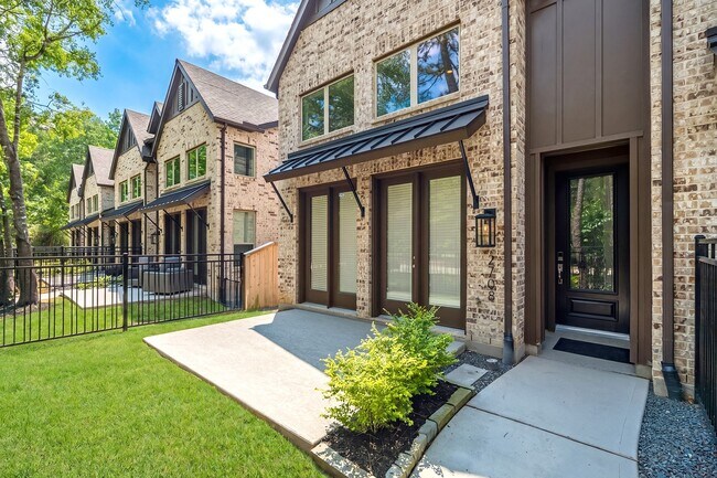 Building Photo - 2708 Woodforest Pkwy N