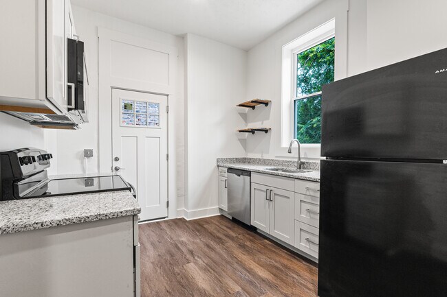 Building Photo - 427 Whiteman St