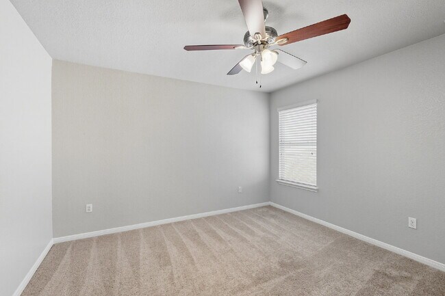 Building Photo - Large 4 bed, 2.5 bath Home in Meadows of K...