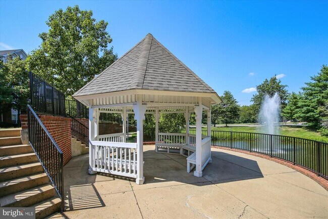 Building Photo - 4860 Eisenhower Ave