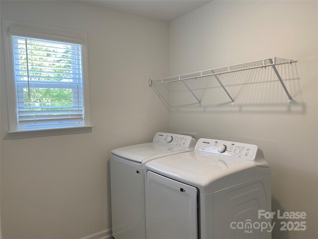 Building Photo - 14057 Lake Home Ln