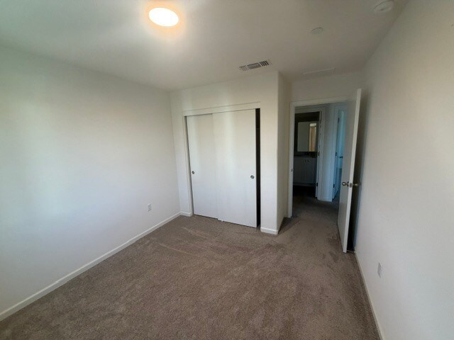 Building Photo - Newer Build, All Electric Home 5 Bedrooms, Loft, 3 bathrooms
