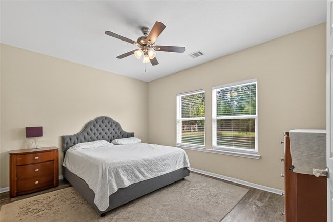 Building Photo - 1009 Niagara St