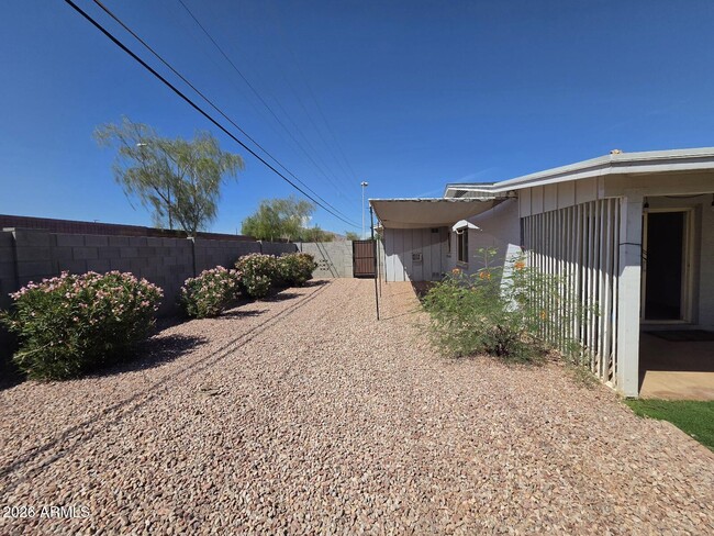 Building Photo - 6401 E Parkview Dr