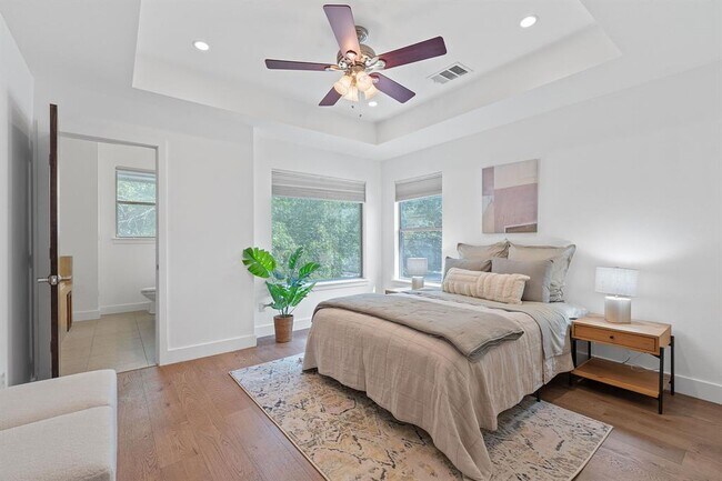 Building Photo - 5412 Grover Ave