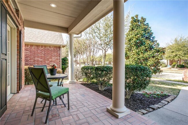 Building Photo - Immaculate home on a beautifully landscaped lot, tandem garage, plenty of storage!
