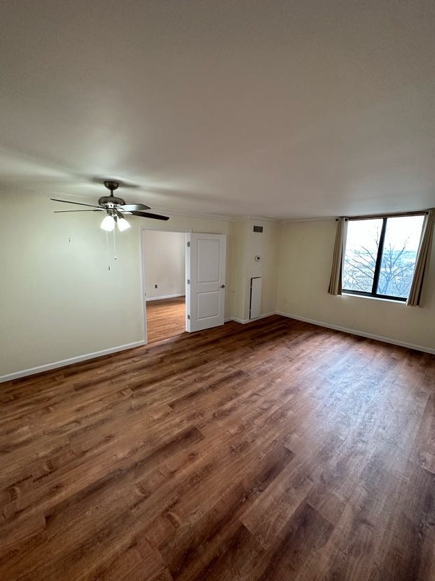 Living-Dining Area - 733 Harmon Cove Tower