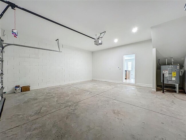 Building Photo - 9824 Walkway Dr